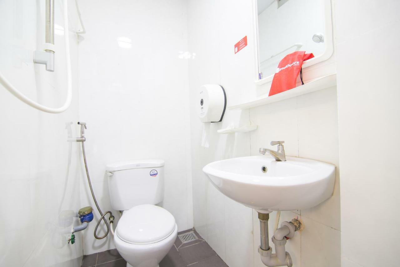 Reddoorz Near Khu Che Xuat Tan Thuan 2 Hotell Ho Chi Minh-staden Exteriör bild